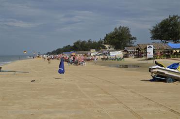01 Mobor-Beach_and_Cavelossim-Beach,_Goa_DSC6334_b_H600